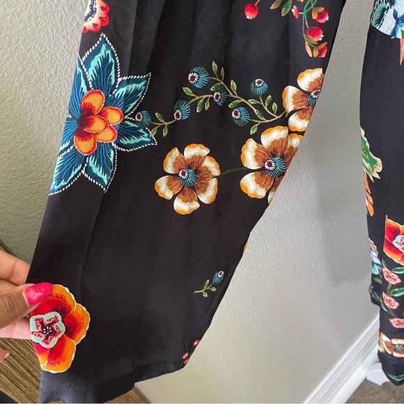 Johnny Was Evelyn floral Robe %100 silk - Picture 3 of 14